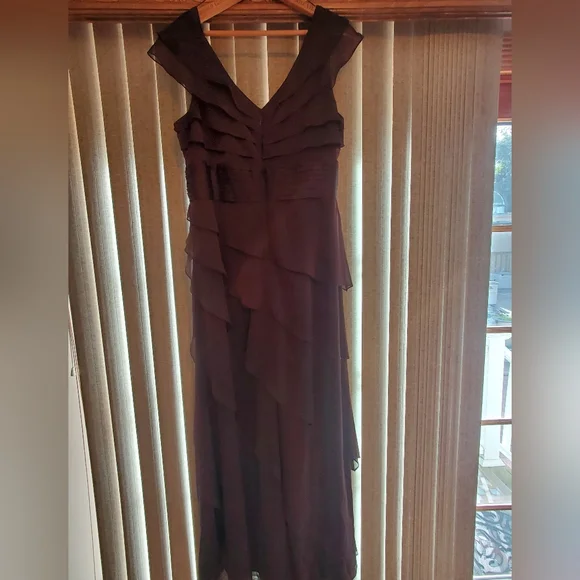 Adrianna Papell  Petal Chiffon  Brown  Evening Dress. Like New! 14 Petite. - Picture 8 of 10